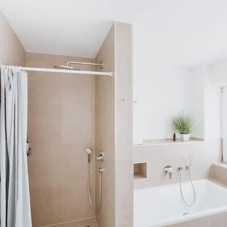 Modernes 3-zimmer-apartment - Naehe Krankenhaus, Altstadt, Bahnhof - Parken *