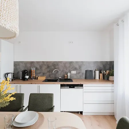 Modernes 3-zimmer-apartment - Naehe Krankenhaus, Altstadt, Bahnhof - Parken شقة