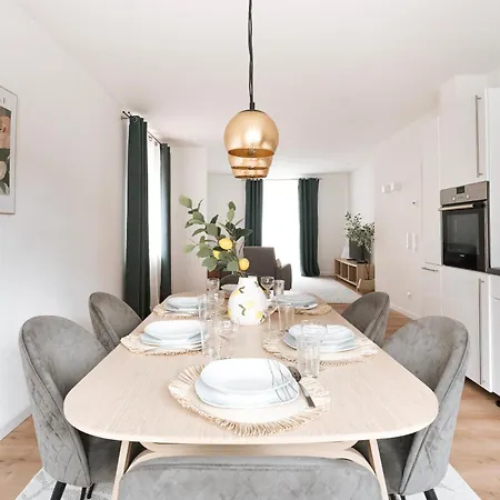 Modernes 3-Zimmer-Apartment - Naehe Krankenhaus, Altstadt, Bahnhof - Parken Apartment