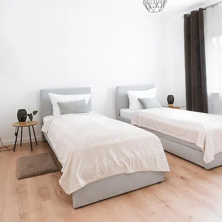 Apartment Modernes 3-Zimmer-Apartment - Naehe Krankenhaus, Altstadt, Bahnhof - Parken *
